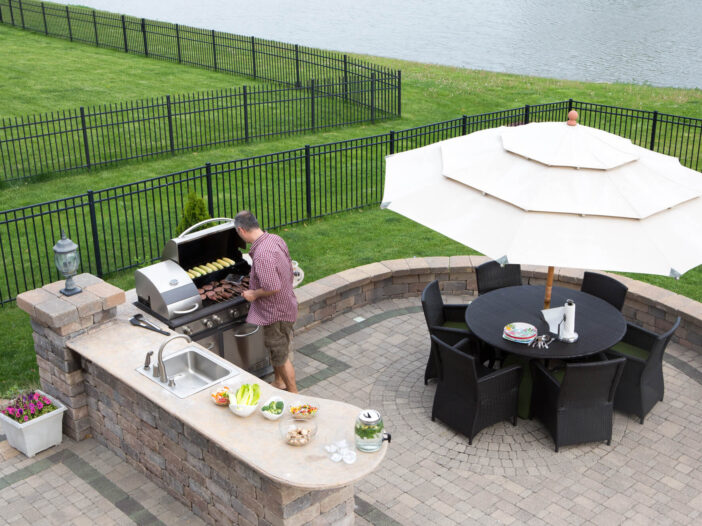 From Grill to Full Bar: Planning Your Outdoor Kitchen Kit for Entertaining