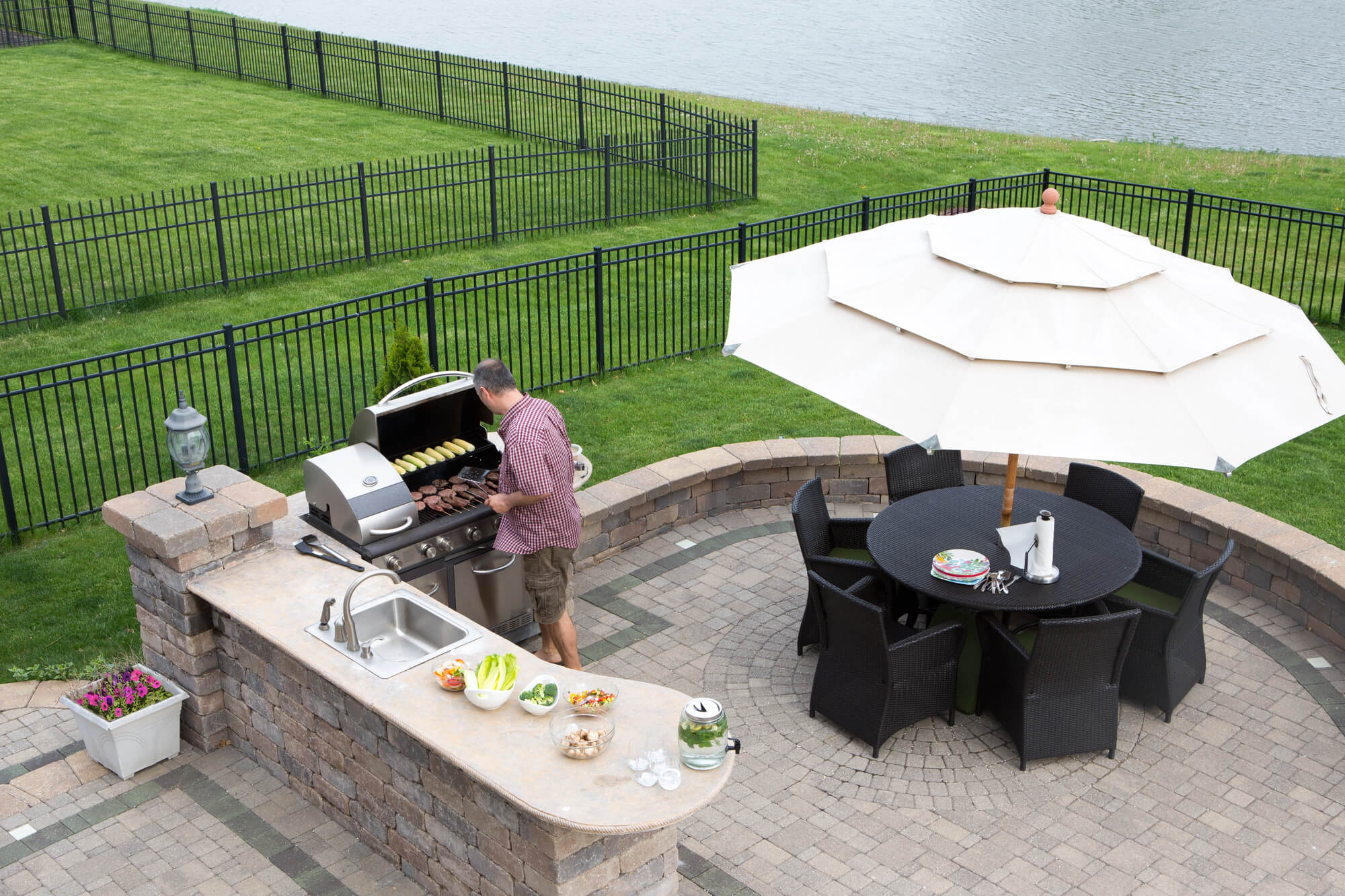 From Grill to Full Bar: Planning Your Outdoor Kitchen Kit for Entertaining