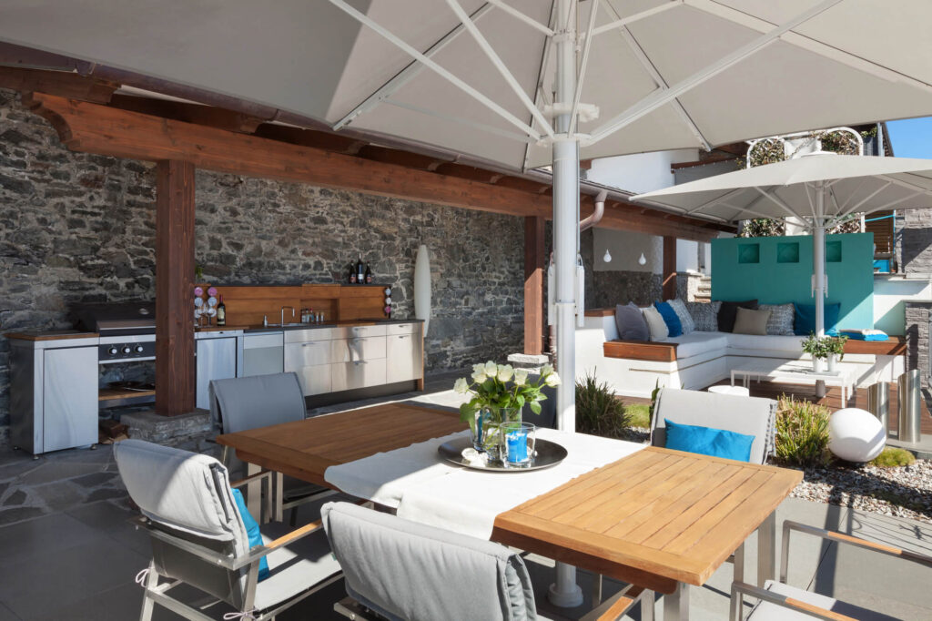 Outdoor Kitchen Kit Trends for 2026: Smart Appliances, Modular Concrete, Covered Structures