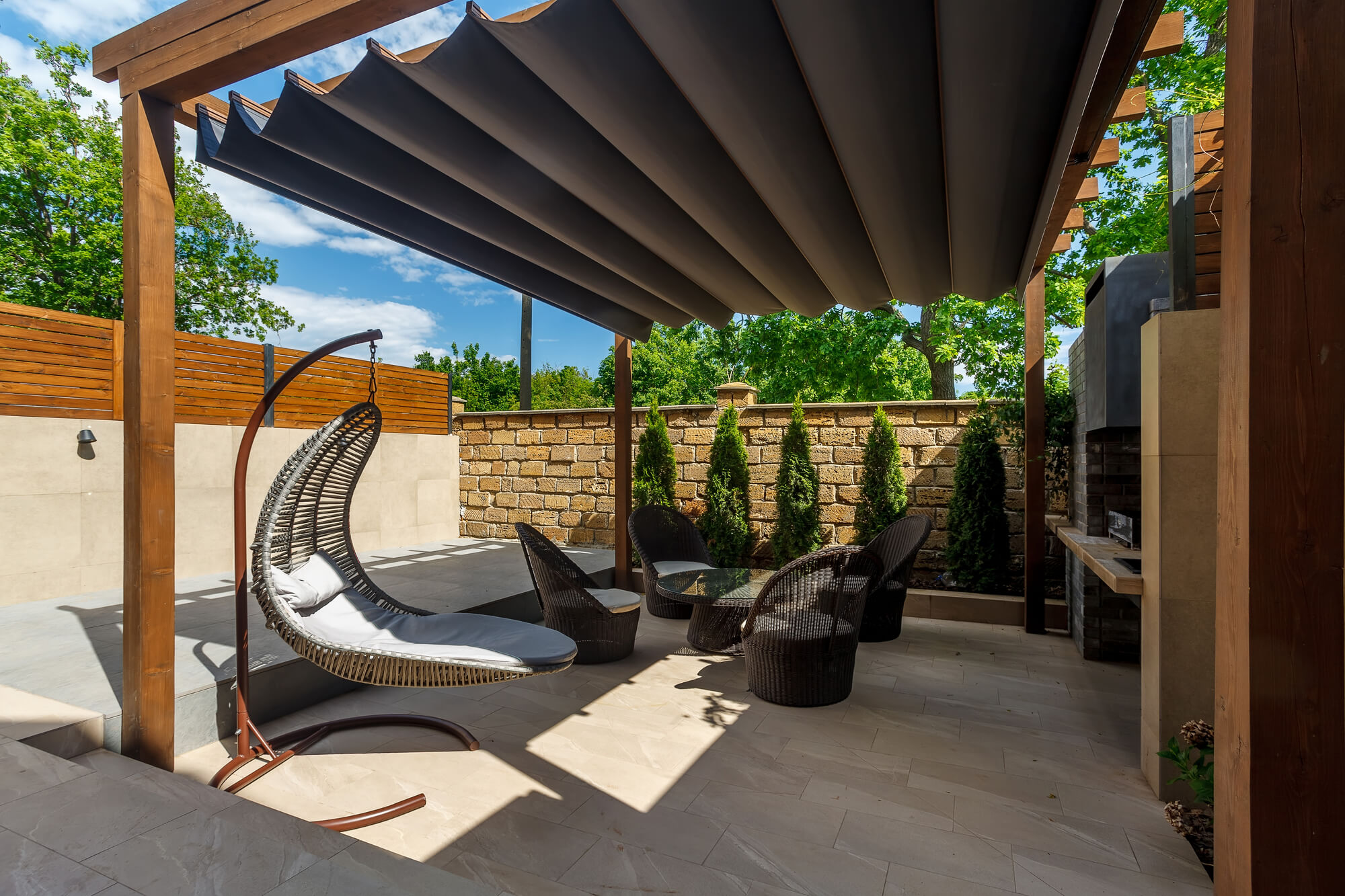 Outdoor Kitchen Kit Trends for 2026: Smart Appliances, Modular Concrete, Covered Structures