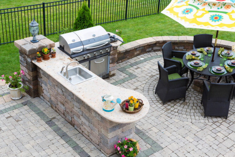 Ready‑to‑Assemble Outdoor Kitchen Kits vs. Custom Builds
